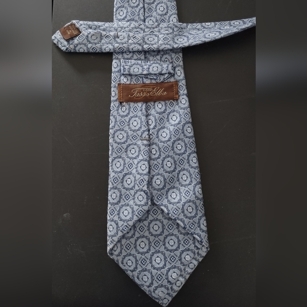 Blue patterned Tasso Elba 100% silk tie